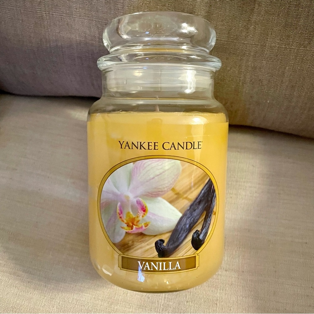 💛 Brand New Yankee candle Vanilla Scented Large Jar 22 oz